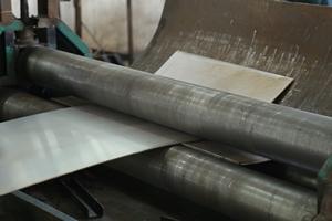 Rolling process of raw material
